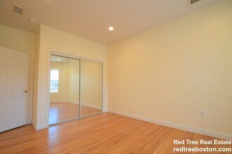 1801 Beacon St, Unit 4 in Brookline, MA - Building Photo - Building Photo