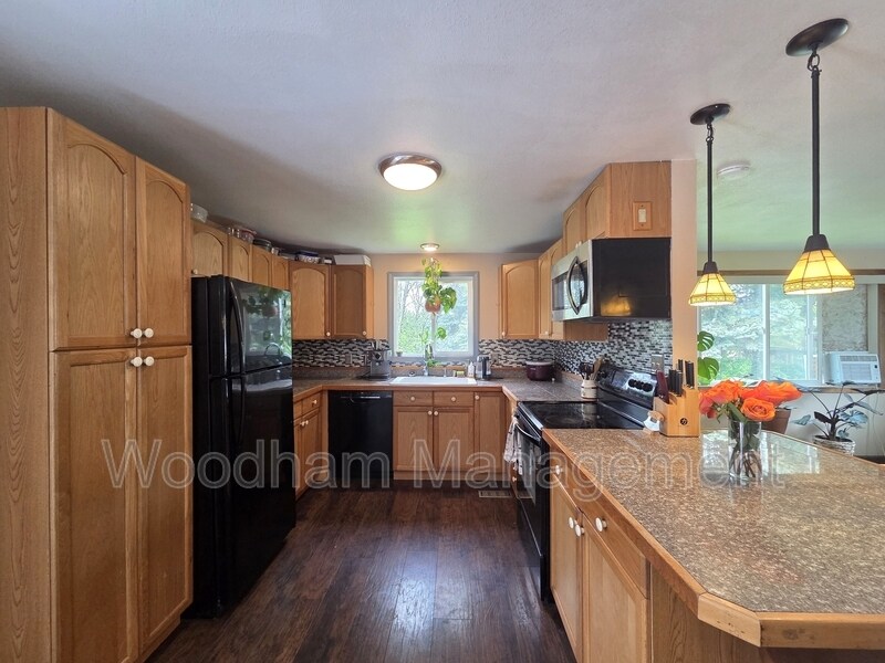 630 Springhill Ln in Bozeman, MT - Foto de edificio
