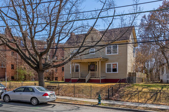 2405 Alabama Ave SE in Washington, DC - Foto de edificio - Building Photo