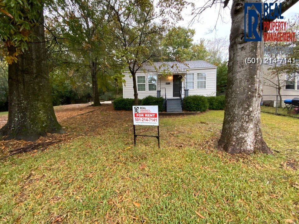 131 S 2nd St in Benton, AR - Building Photo