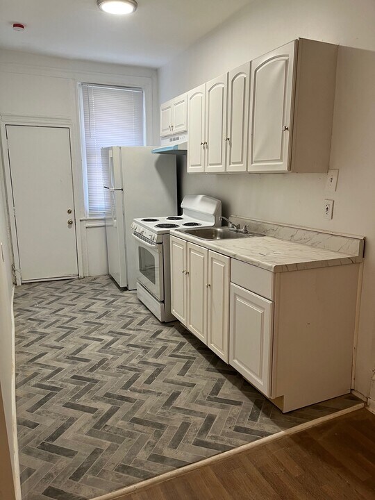 4946 N Broad St, Unit 3R in Philadelphia, PA - Building Photo