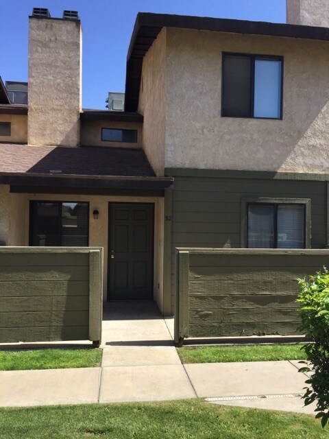 property at 817 Quail Ln