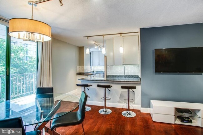 2201 L St NW in Washington, DC - Building Photo - Building Photo