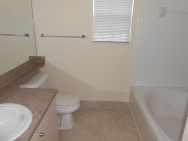 11145 SW 6th St in Pembroke Pines, FL - Building Photo - Building Photo