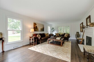 1441 Lawrence Ave in Lake Forest, IL - Building Photo - Building Photo