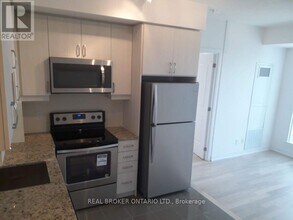 9199 Yonge St in Richmond Hill, ON - Building Photo - Building Photo