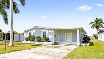 111 Grassy Key Ln in Naples, FL - Building Photo