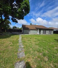 2420 Jackson St in Hollywood, FL - Building Photo - Building Photo