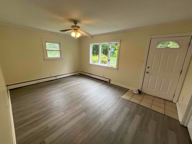 17 Charles Rd in Latham, NY - Building Photo - Building Photo