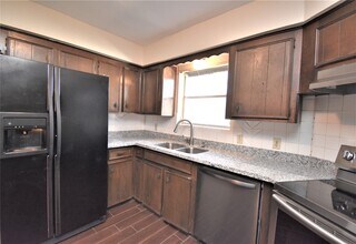 126 Rollingwood St in Baytown, TX - Building Photo - Building Photo