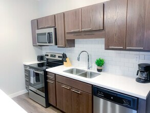 1400 E Walnut St in Des Moines, IA - Building Photo - Building Photo