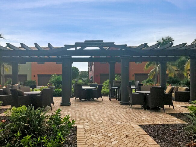 8471 Olinda Way in Ft. Myers, FL - Building Photo - Building Photo