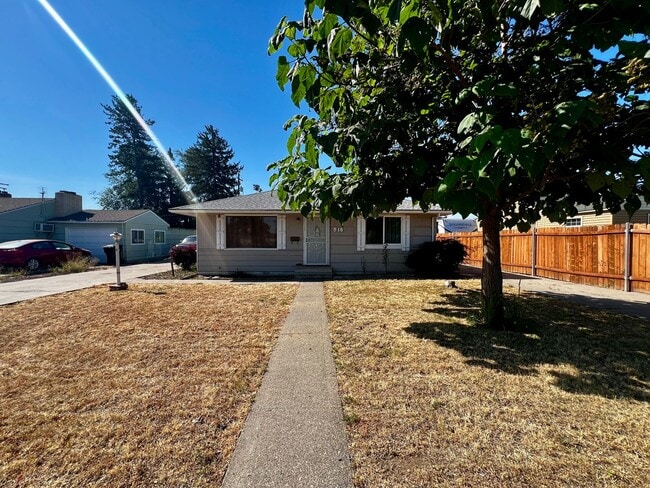property at 516 W 3rd Ave