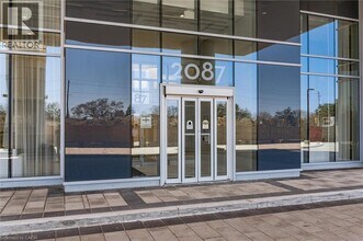 2087 Fairview St in Burlington, ON - Building Photo - Building Photo