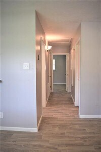 7033 Kinney St photo'