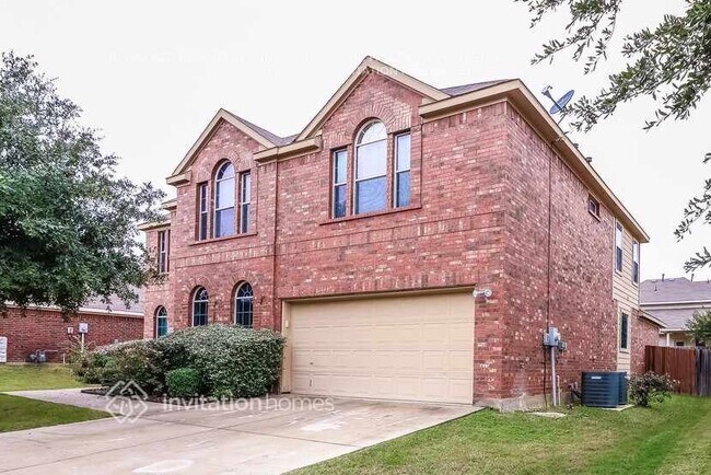 2360 Merlin Dr in Grand Prairie, TX - Foto de edificio - Building Photo