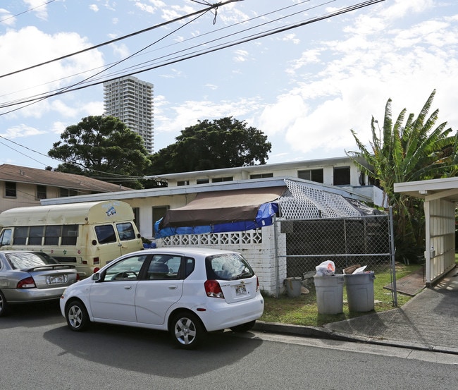 2940-2942 Varsity Cir in Honolulu, HI - Building Photo - Building Photo