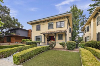 830 Cowper St in Palo Alto, CA - Foto de edificio - Building Photo