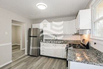 1048 Renshaw Dr in Ferguson, MO - Building Photo - Building Photo