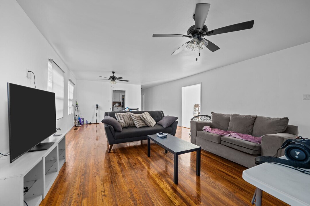 4927 63rd St in San Diego, CA - Building Photo