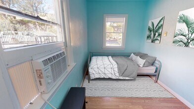 Charming Long Beach home near Scherer Park in Long Beach, CA - Building Photo - Building Photo