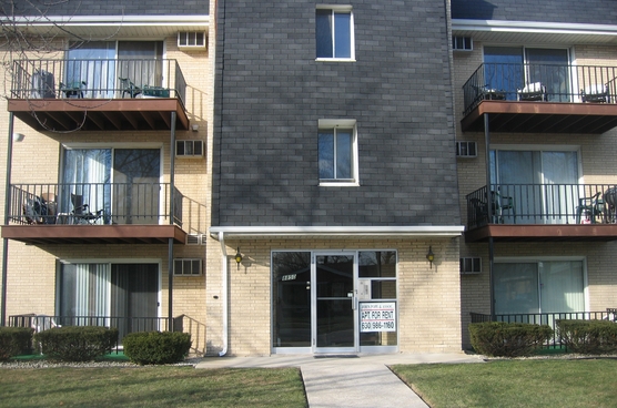 Mobile Avenue Apartments in Oak Lawn, IL - Building Photo