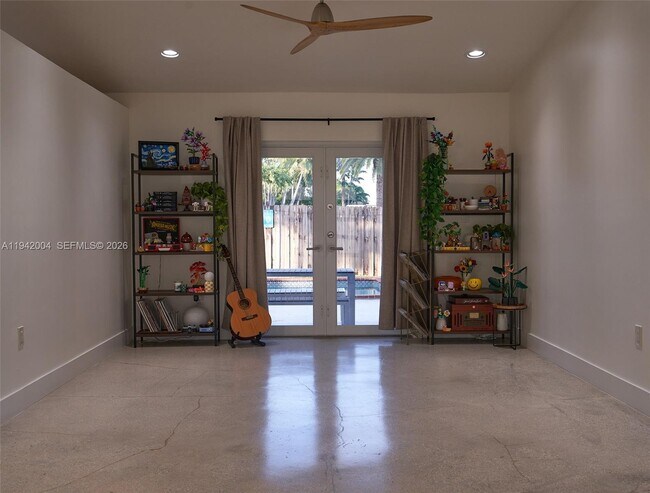 15213 SW 141st St in Miami, FL - Foto de edificio - Building Photo