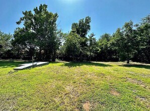 3215 Oakwood Dr in Edmond, OK - Building Photo - Building Photo