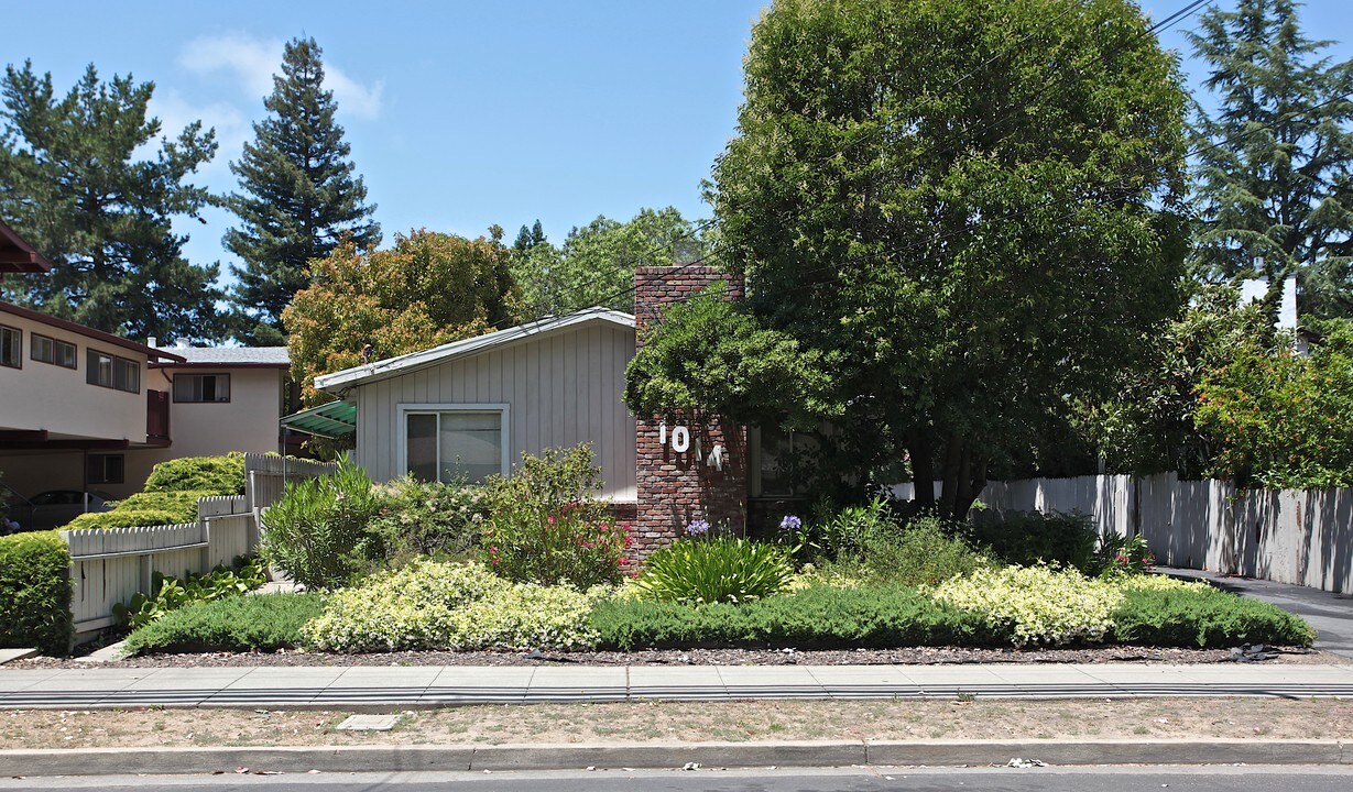 1014 Middle Ave in Menlo Park, CA - Foto de edificio