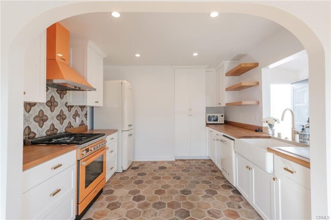 property at 912 8th Pl