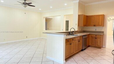 3851 Falcon Ridge Cir in Weston, FL - Building Photo - Building Photo