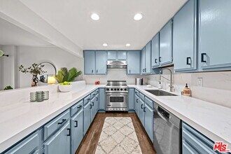20 Ironsides St in Los Angeles, CA - Building Photo - Building Photo