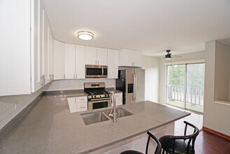 1164 Inverrary Ln in Deerfield, IL - Building Photo - Building Photo