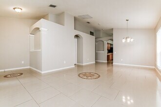 11427 Misty Isle Ln in Riverview, FL - Building Photo - Building Photo