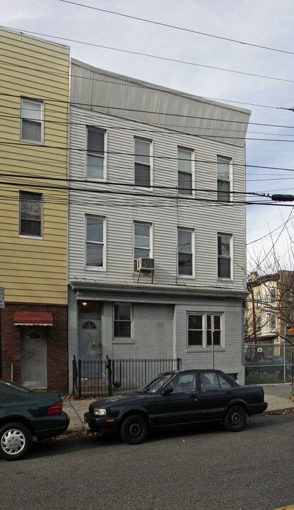 35 Orchard St in Jersey City, NJ - Building Photo