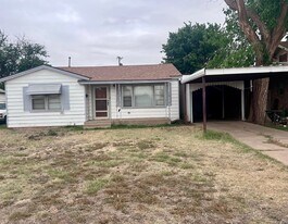 835 S 11th St in Slaton, TX - Building Photo