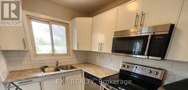 89 Wellington St E in Brampton, ON - Building Photo - Building Photo