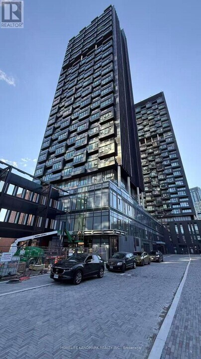 5 Quarrington Lane in Toronto, ON - Building Photo