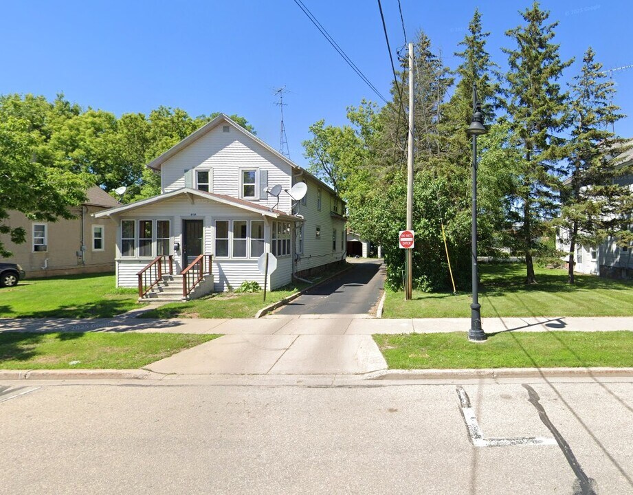 818 6th Ave, Unit 818 6th Ave in Antigo, WI - Building Photo