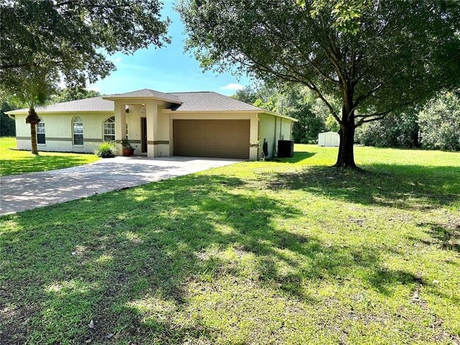 4416 Redcoat Dr in Zephyrhills, FL - Building Photo - Building Photo