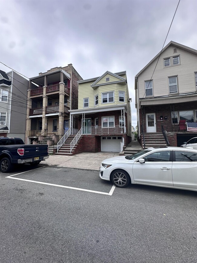 property at 42 W 17th St