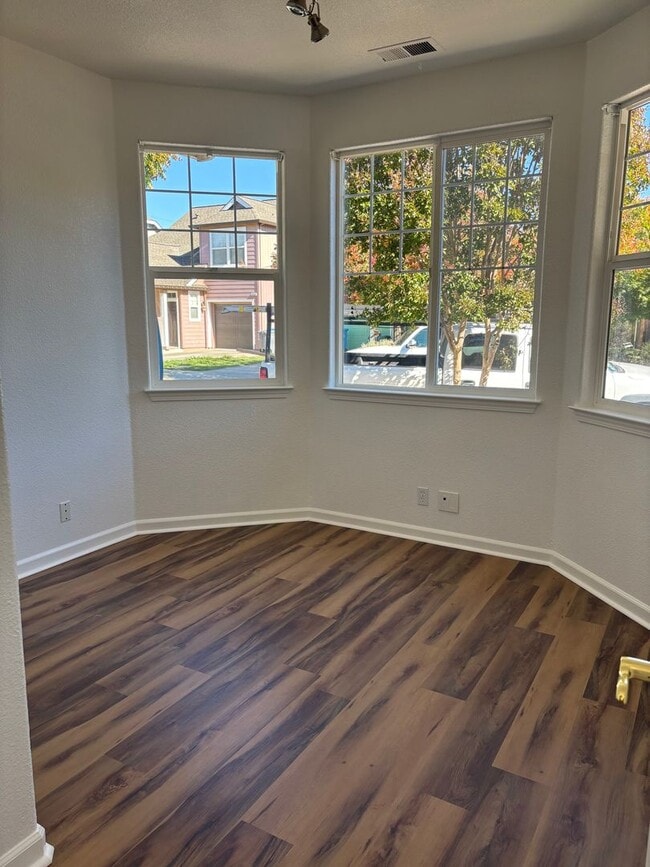 2643 Buss Dr in Santa Rosa, CA - Building Photo - Building Photo