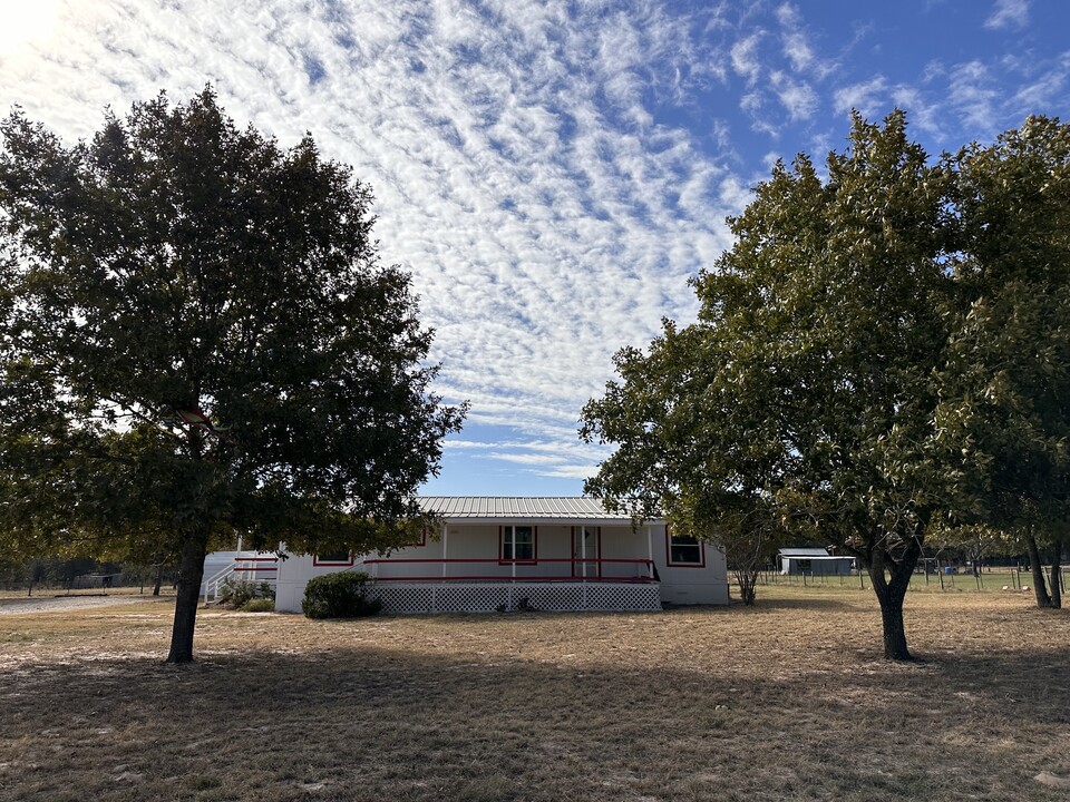 227 Ranch Country Dr in La Vernia, TX - Building Photo