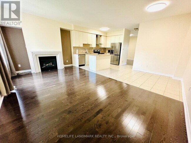 10355 Woodbine Ave in Markham, ON - Building Photo - Building Photo