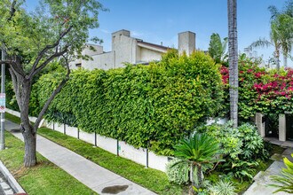 4321 Matilija Ave #9 in Sherman Oaks, CA - Building Photo - Building Photo