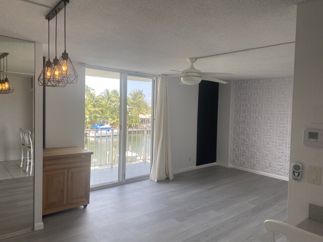 1731 SE 15th St, Unit 312 in Fort Lauderdale, FL - Building Photo - Building Photo