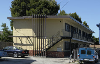 6115 Foothill Blvd in Oakland, CA - Foto de edificio - Building Photo