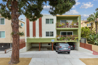 937 11th St in Santa Monica, CA - Building Photo - Building Photo