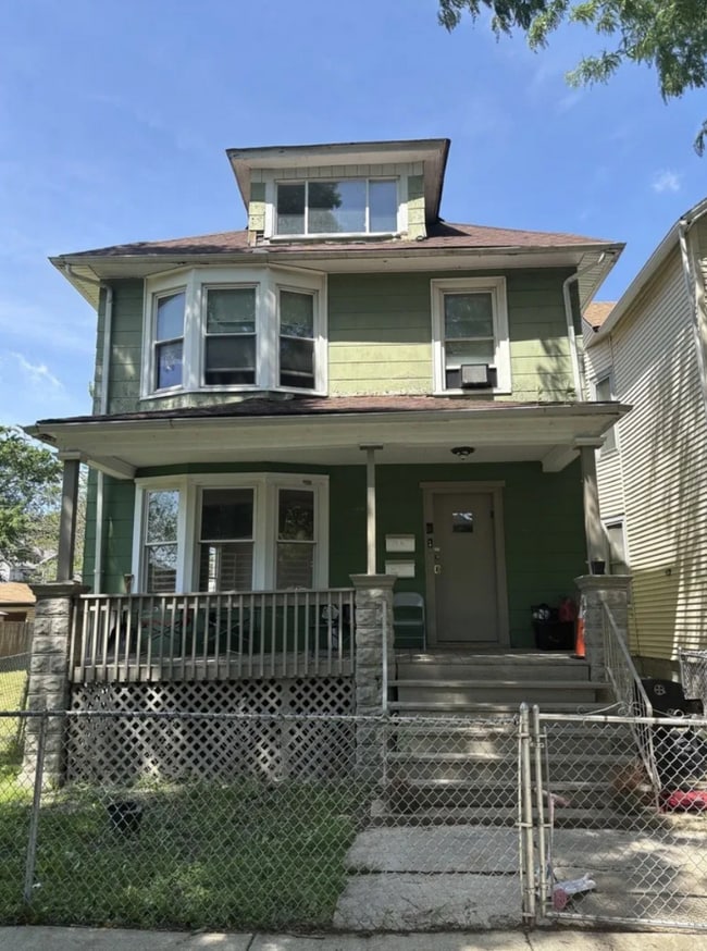 property at 10734 S Prairie Ave
