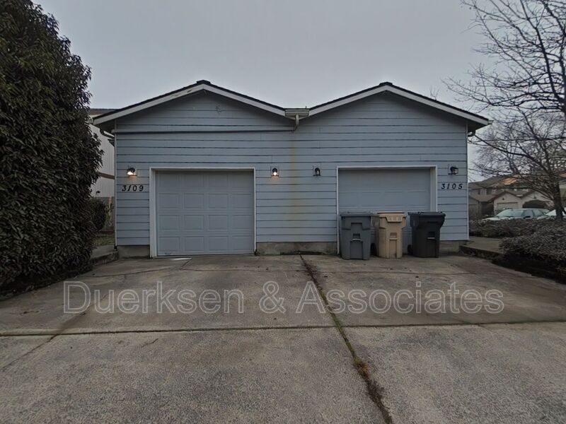 3109 NE Flintlock Pl in Corvallis, OR - Building Photo